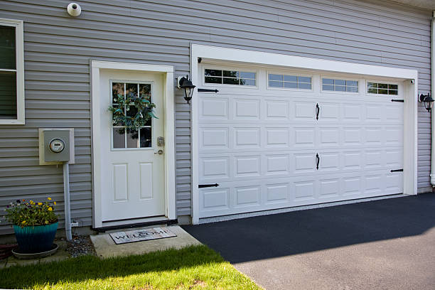 24/7 Emergency Garage Door Panel Replacement experts in Englewood, TN